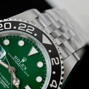 Superclone Rolex GMT-Master II 40 mm 126729VTNR Jubilee “ Absinthe ”