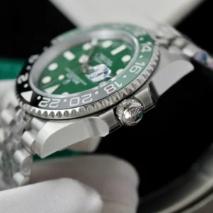 Superclone Rolex GMT-Master II 40 mm 126729VTNR Jubilee “ Absinthe ”