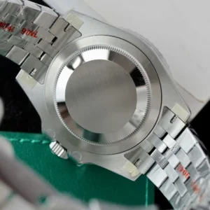 Superclone Rolex GMT-Master II 40 mm 126729VTNR Jubilee “ Absinthe ”