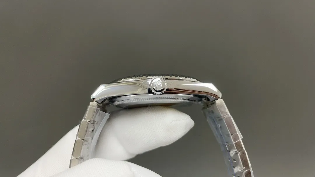 Rolex Land-Dweller 40 mm Oystersteel and white gold