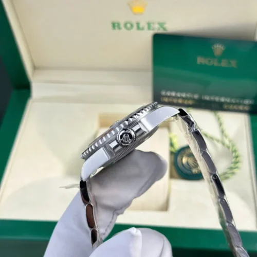 Rolex GMT-Master II 40mm Black Dial 116719 photo review