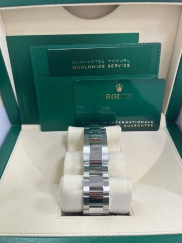 Superclone Rolex Sky-Dweller 42 mm Intense white Dial 336934 photo review