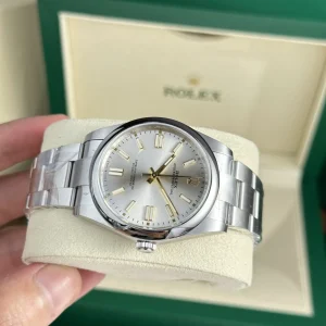 وجهة نظر بديلة لـ Replica Rolex Oyster Perpetual Silver Dial 124300 41 mm