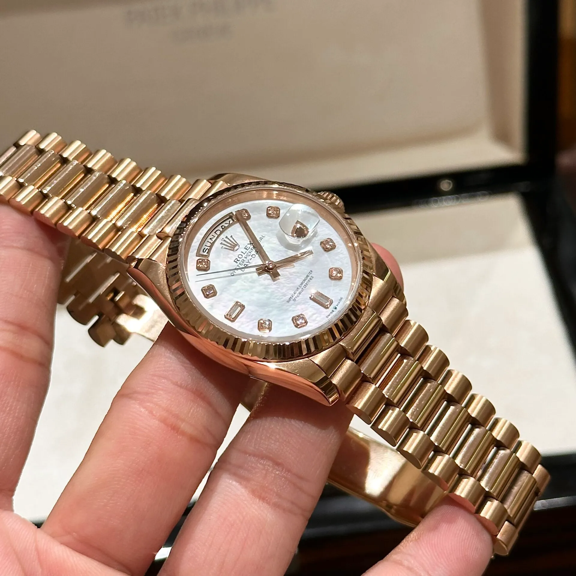 Superclone Rolex Day-Date White Mother-of-Pearl Diamond Dial 128235-0029 36 mm – Image 5
