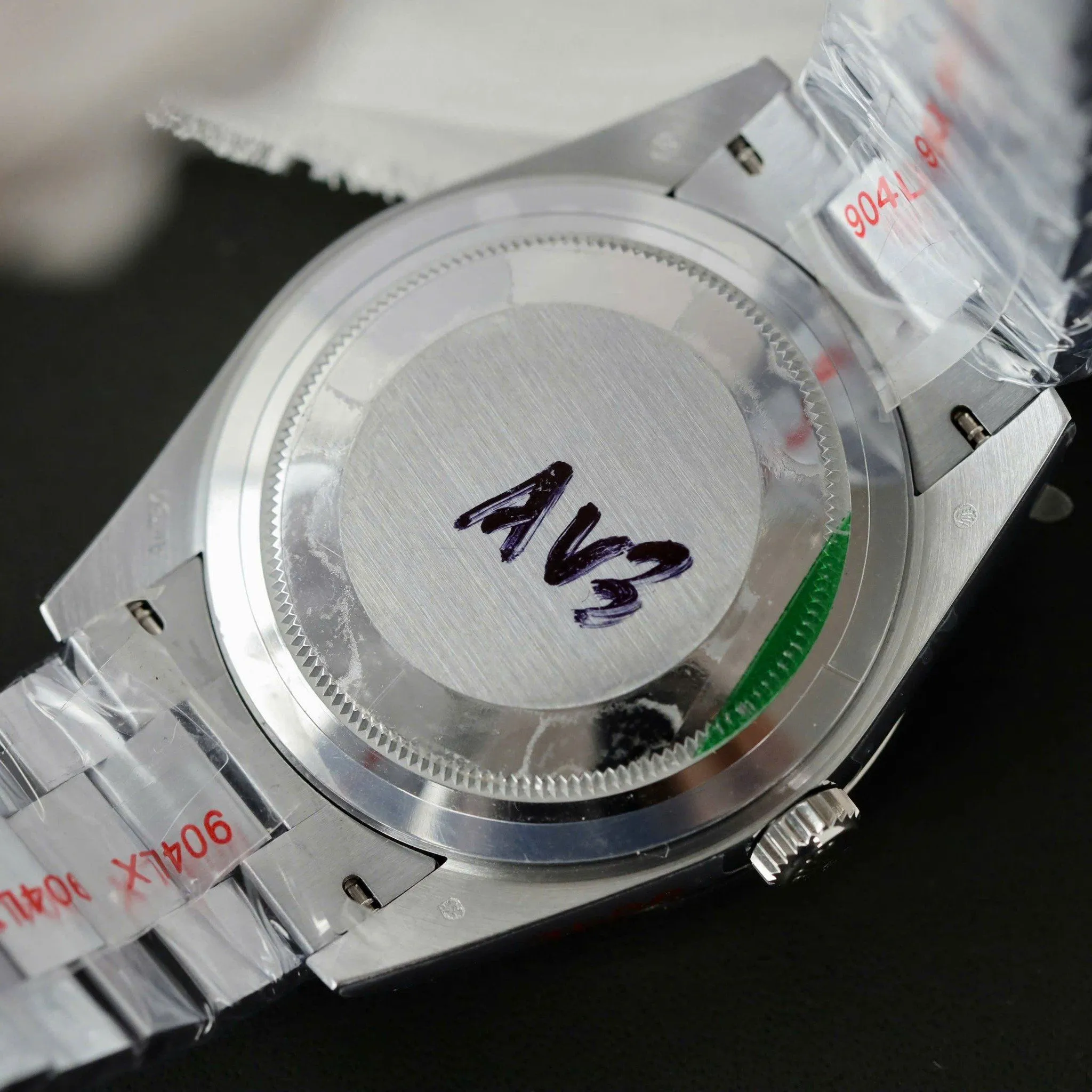 Superclone Rolex Day-Date White Mother-of-Pearl Diamond Dial 128399tbr-0023 36 mm - الصورة 3