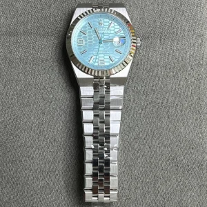 وجهة نظر بديلة لـ Rolex Land-Dweller 40 mm Ice Blue Dial (2025)