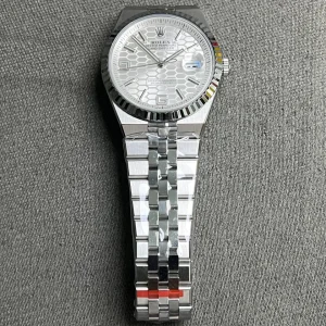 وجهة نظر بديلة لـ Rolex Land-Dweller 40 mm Stainless Steel (2025)
